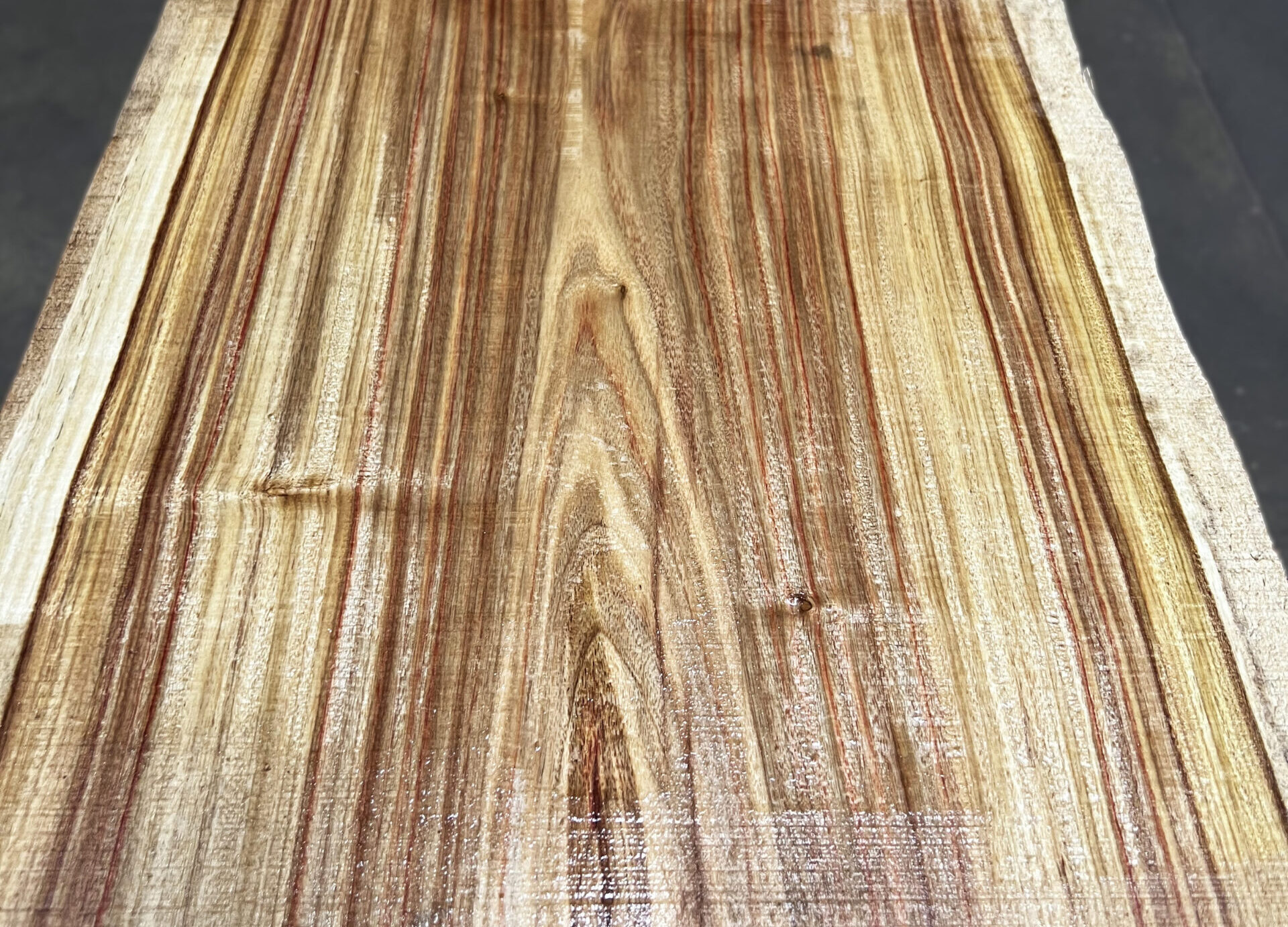 4/4 Canarywood boule grain.
